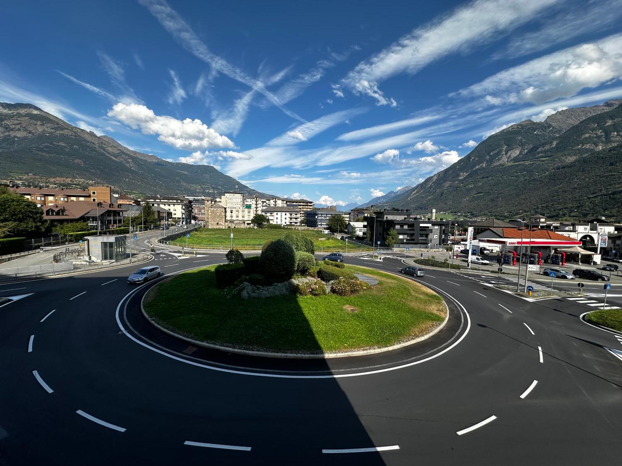 Aosta Center Holidays Apartments Екстер'єр фото